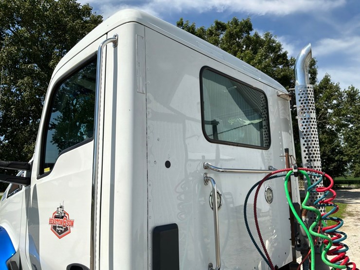 2018-kenworth-t680-image-19