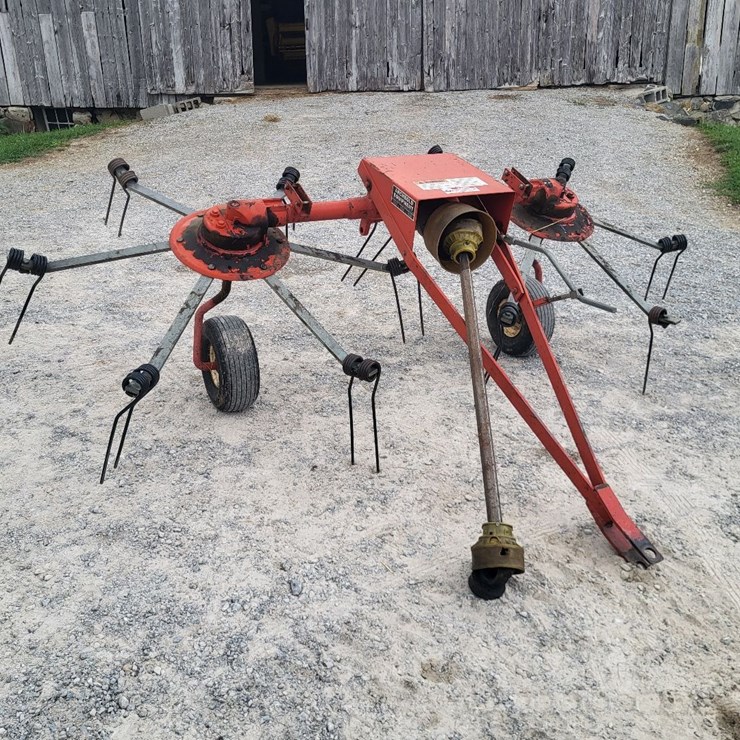 Rossi 2 Rotor Pull Type Tedder