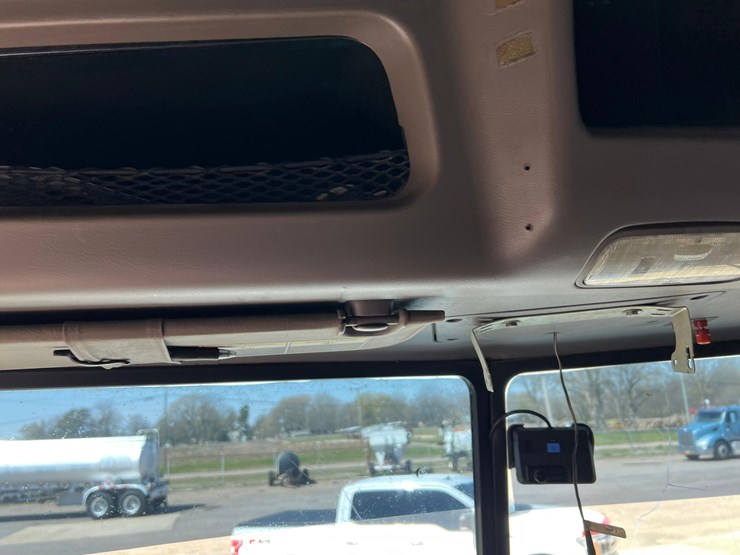 2011-peterbilt-386-image-52