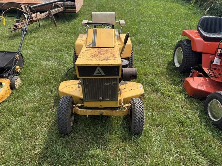 allis-chalmers-b-110-lawn-tractor---needs-battery-image-3