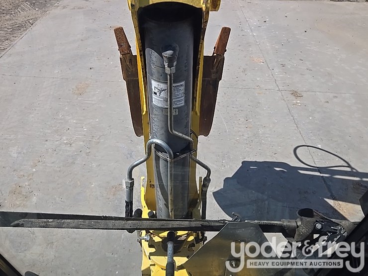 2008-new-holland-b95-image-38