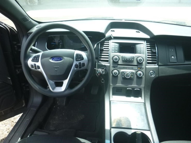 2015-ford-taurus-sedan-image-9