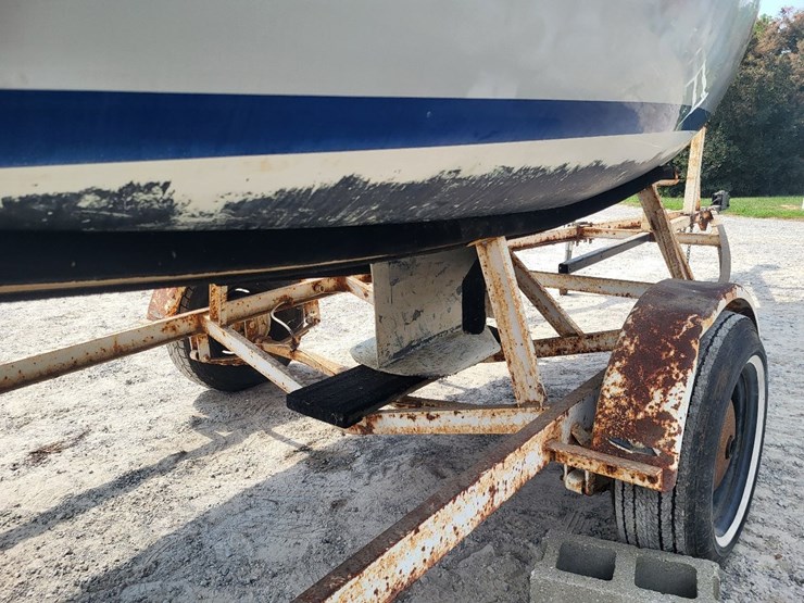 capri-sailboat-w/-single-axle-bumper-trailer-and-johnson-sailmaster-motor-image-31