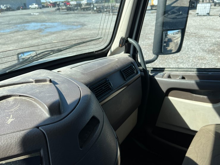volvo-vnl-image-75