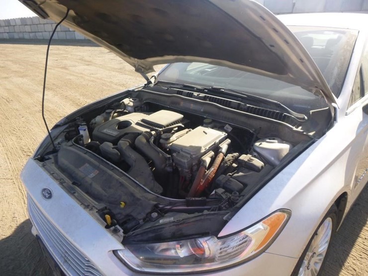 2016-ford-fusion-hybrid-sedan-image-23