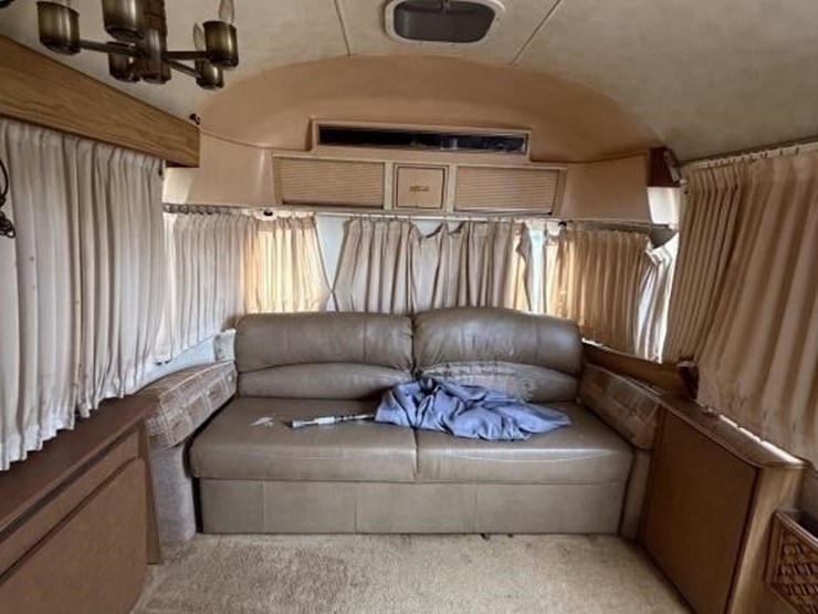 l2--1984-airstream-image-5