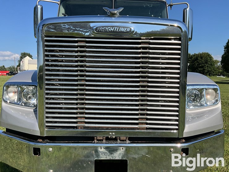 2016-freightliner-122sd-image-11