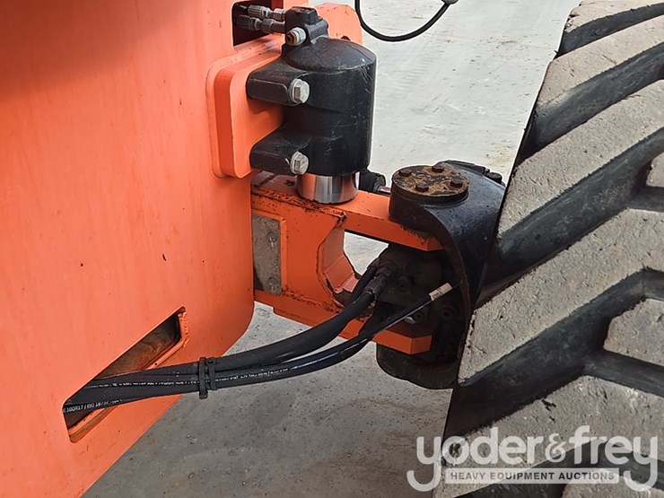 2016-jlg-800aj-image-24