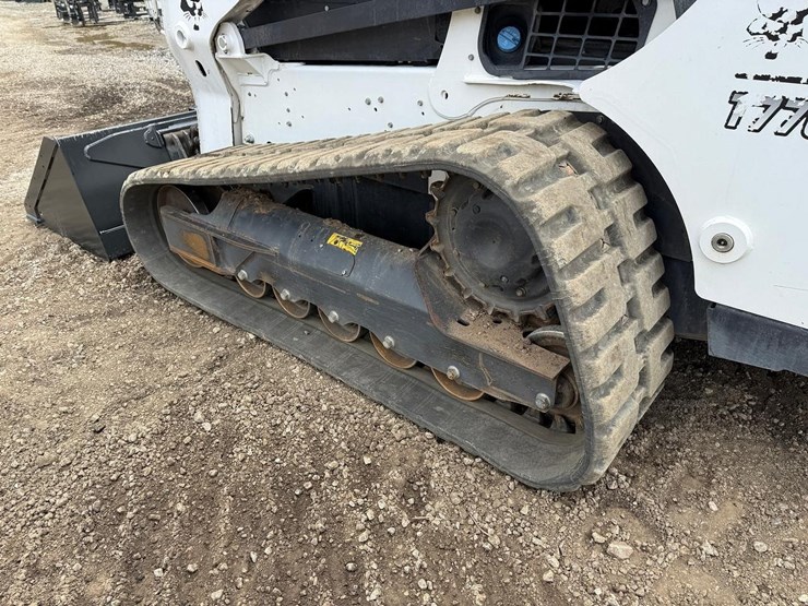 2020-bobcat-t770-image-16