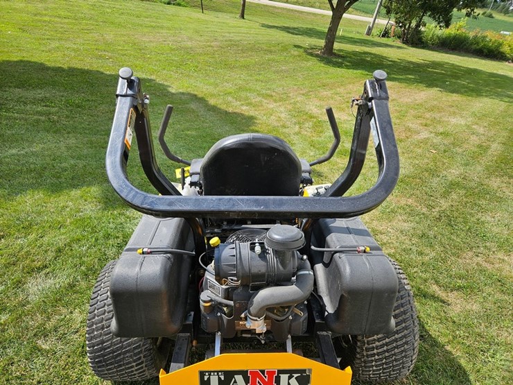 #6889-•-cub-cadet-"-the-tank"-zero-turn-mower-image-25