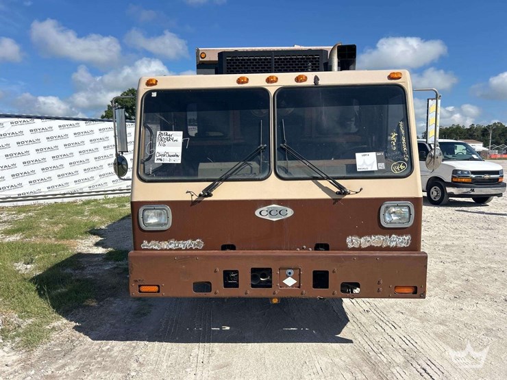 2012-crane-carrier-co.-low-entry-t/a-loadmaster-rear-loader-garbage-truck-image-25