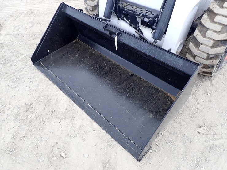 wildcat-68"-skid-steer-smooth-edge-bucket-image-1