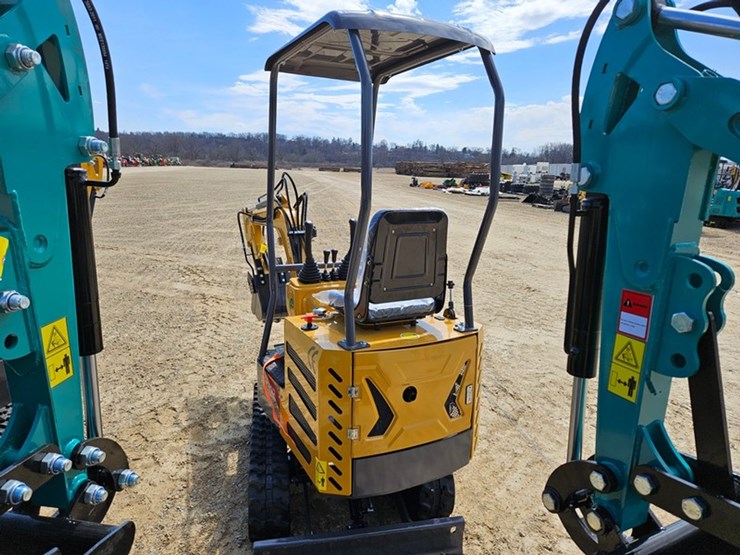#217-•-2026-agt-mx12r-mini-excavator-image-3
