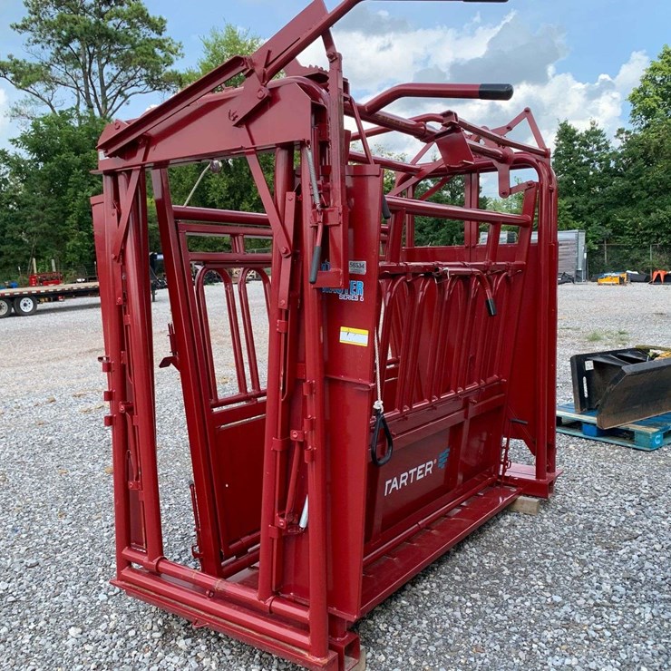 TARTER CATTLE MASTER SQUEEZE CHUTE