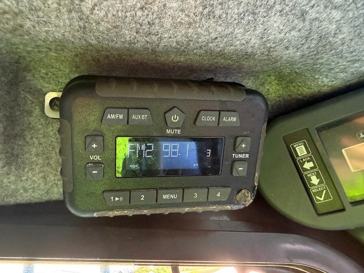 2020-deere-333g-image-27