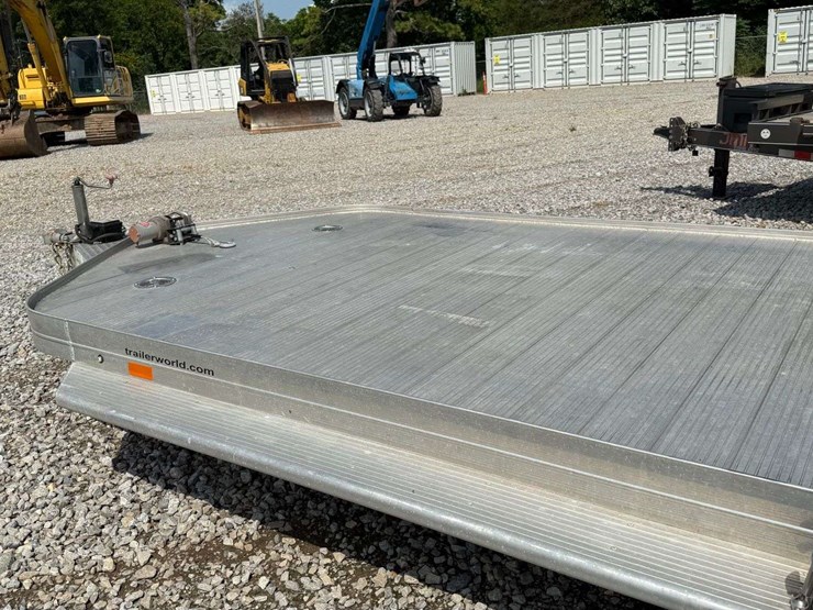 2016-sundowner-trailers-aluminum-car-hauler-image-12