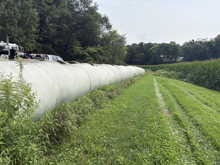 24-line-wrapped-4x5-2nd-crop-alfalfa/grass-mix-image-3