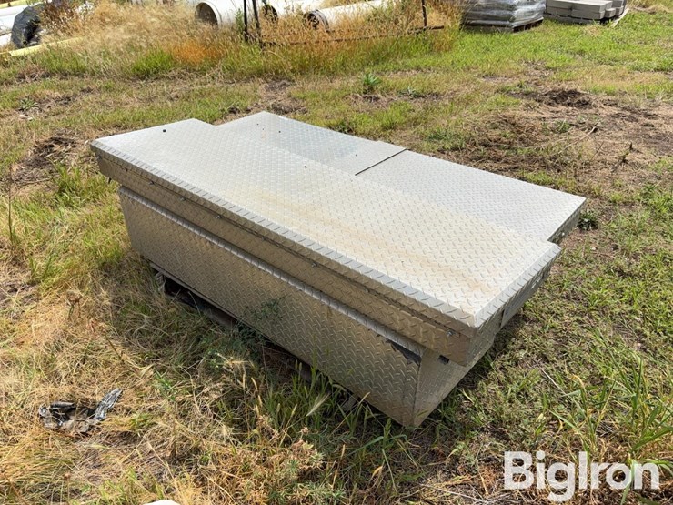 adrian-steel-aluminum-diamond-tread-toolboxes-image-5