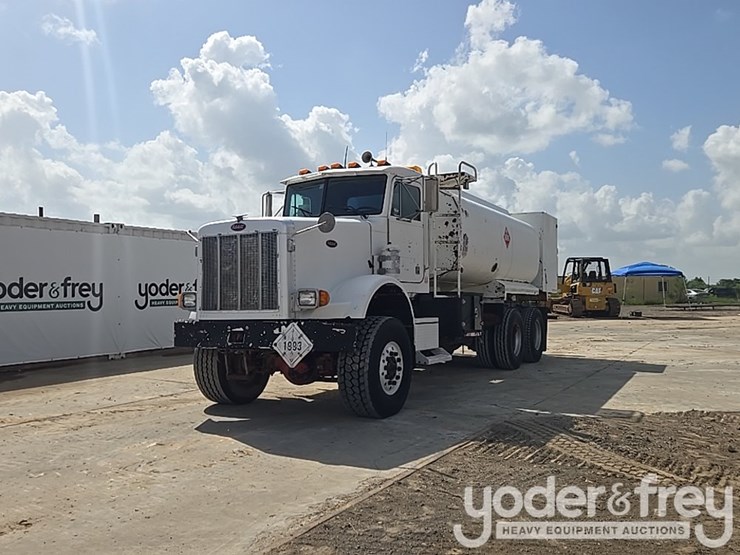 2000-peterbilt-357-image-1