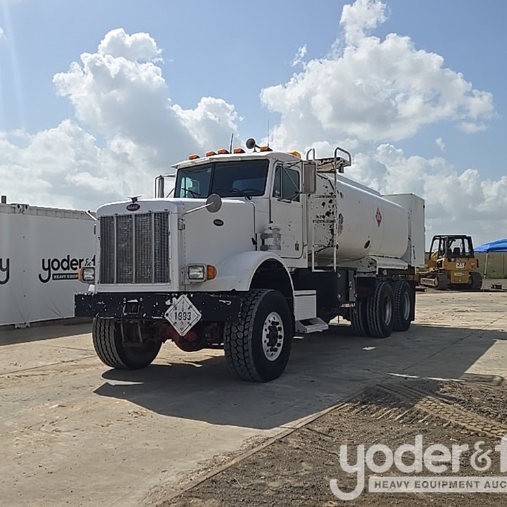 2000 PETERBILT 357