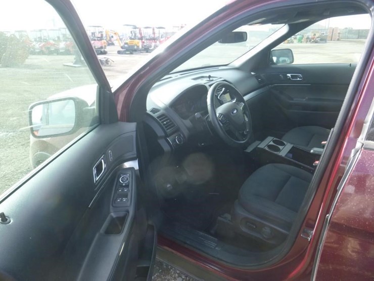 2017-ford-explorer-image-5