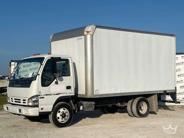 2006-isuzu-npr-image-1
