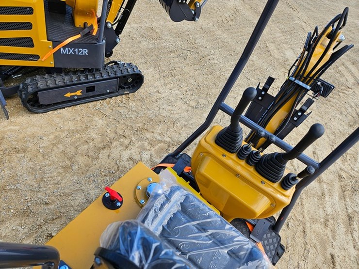 #217-•-2026-agt-mx12r-mini-excavator-image-17