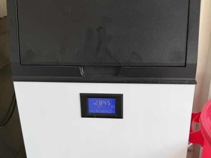 sl---land-honor-100lb-cubic-ice-maker-image-3