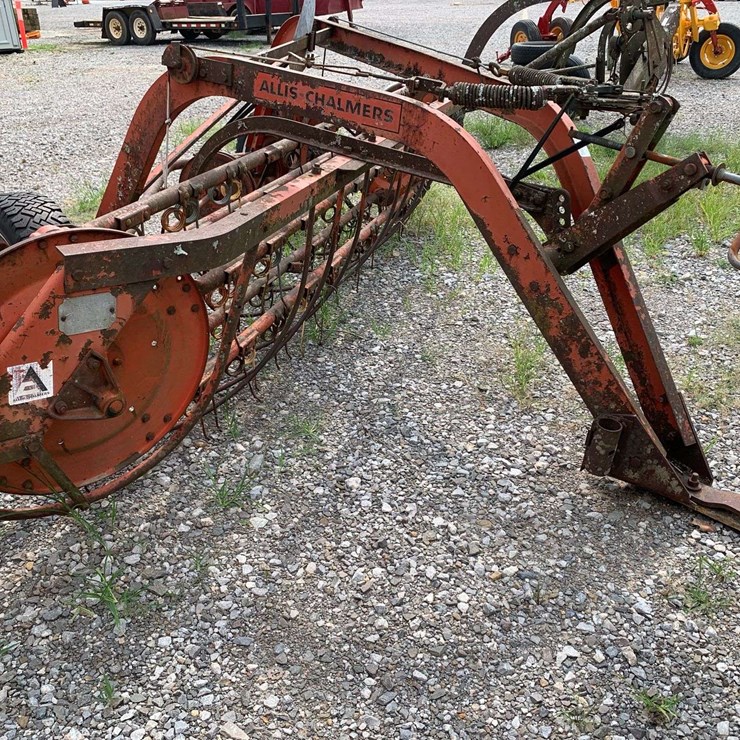ALLIS CHALMERS SIDE DELIVERY HAY RAKE