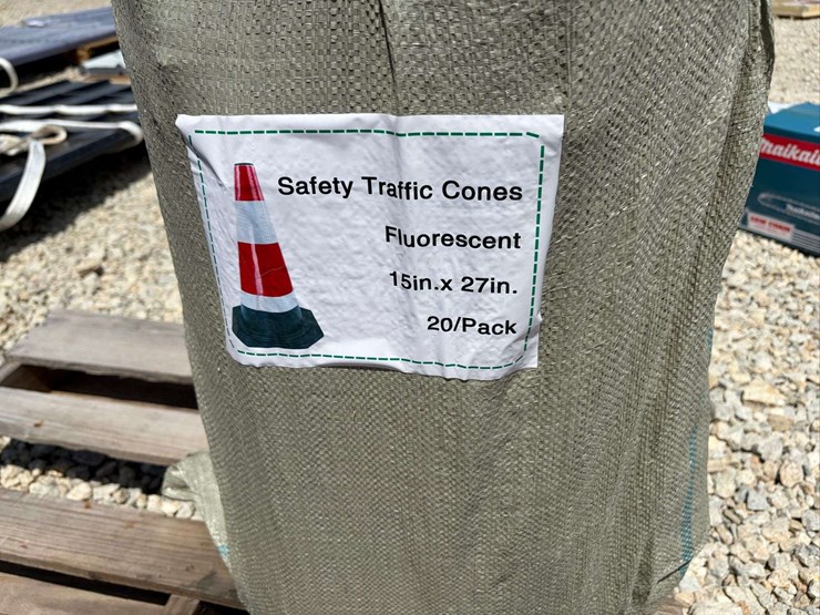 safety-traffic-cones-15in-x-27in-20-pack-image-2