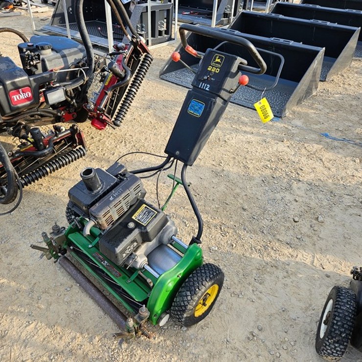 JOHN DEERE 220
