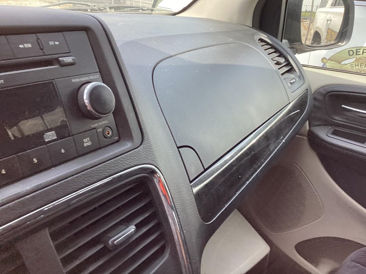 2014-dodge-grand-caravan-image-30