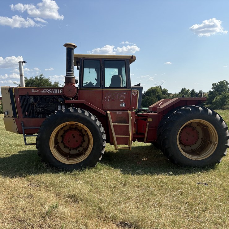 1981 VERSATILE 835