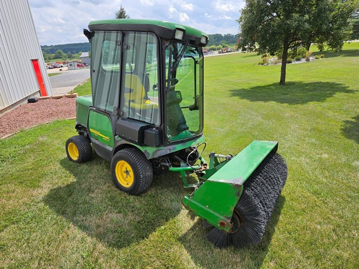 2011-john-deere-1445-image-7