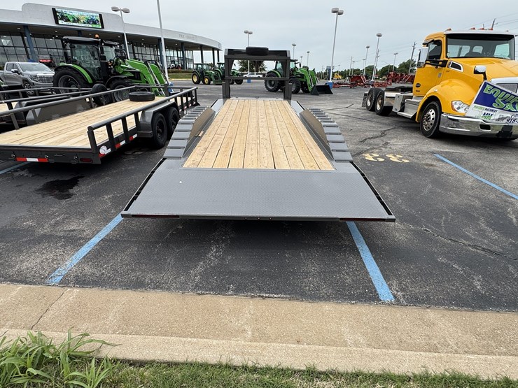 2026-bellwether-premier-8.5'x24'-hyd-tilt-gooseneck-trailer-image-6