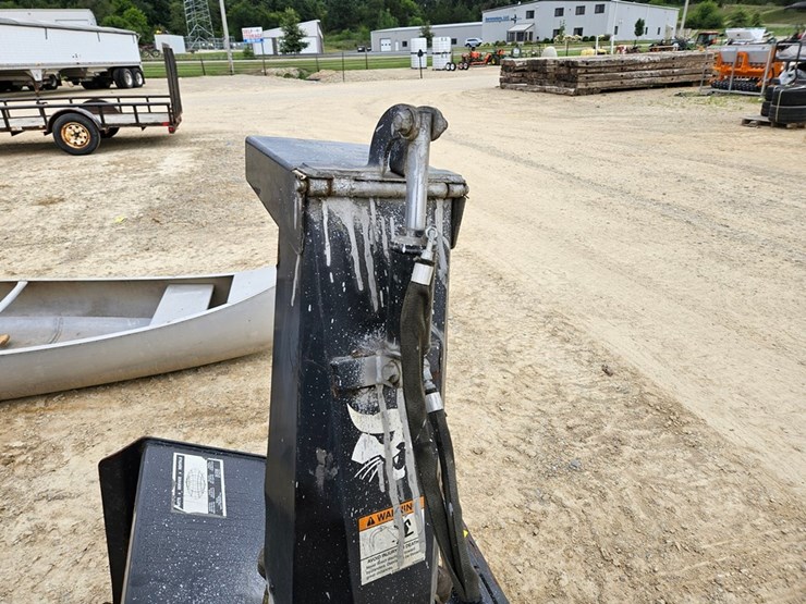 #6880-•-bobcat-sb-200-snow-blower-image-12