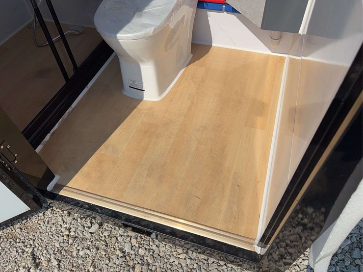 mobile-toilet-with-shower-image-13