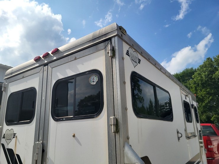 hart-tandem-axle-2-horse-bumper-trailer-w/tack-room-image-27