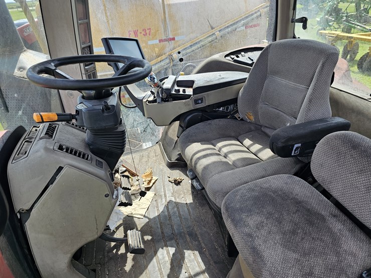 case-ih-220-image-13