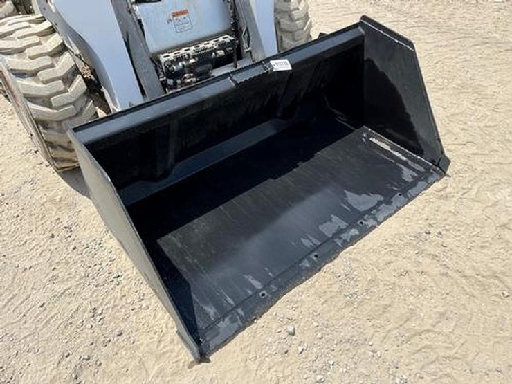 wildcat-68"-skid-steer-snow/litter-bucket-image-3