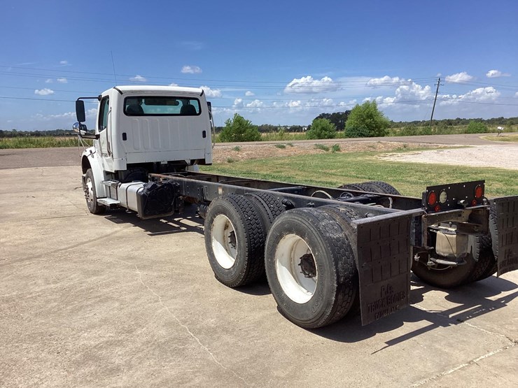2014-freightliner-m2-image-7