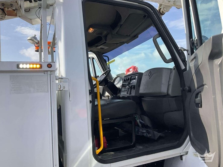 2013-international-durastar-4300-image-36