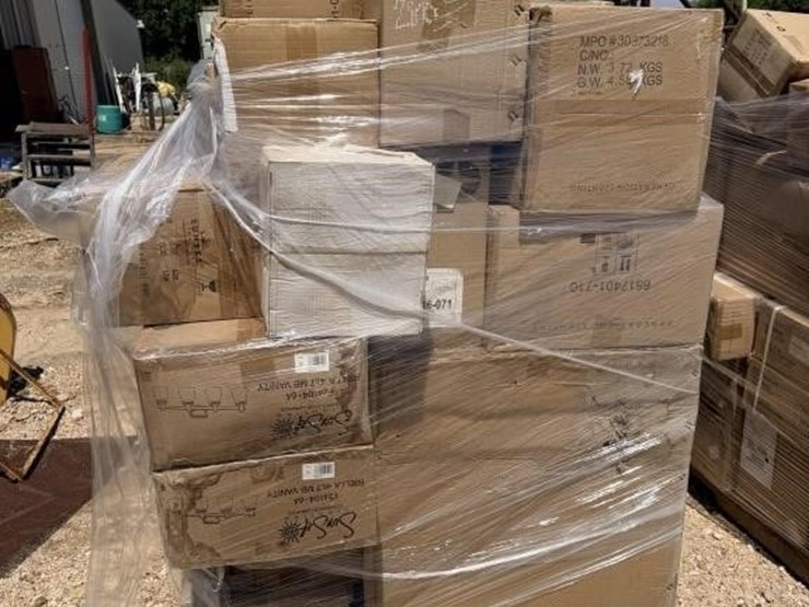 l3---pallet-of-light-fixtures-image-1