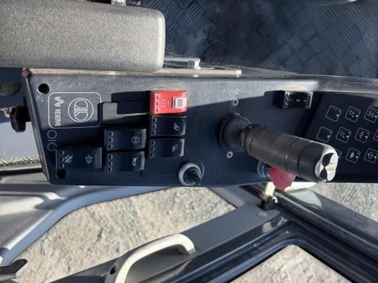 2021-xcmg-cv83pdu-vibratory-roller-image-20