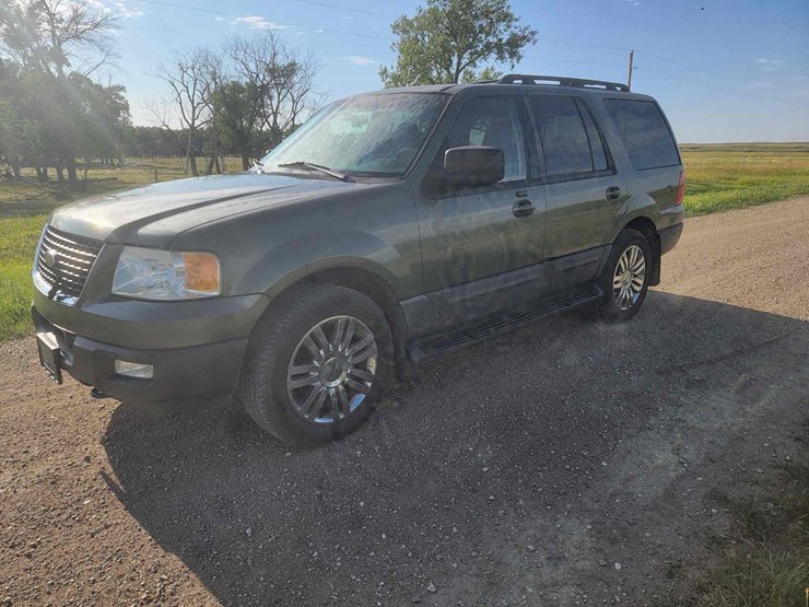 2005-ford-expedition-image-1
