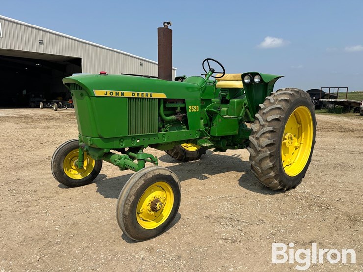 1970-john-deere-2520-image-1
