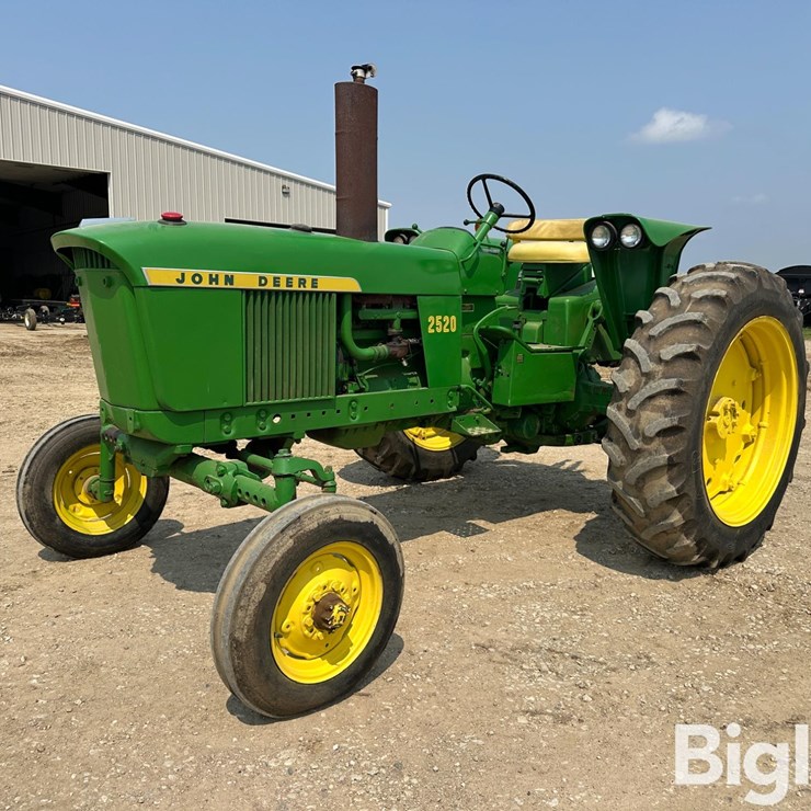 1970 JOHN DEERE 2520
