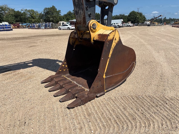 #16331-•-2023-deere-350p-hydraulic-excavator-image-14