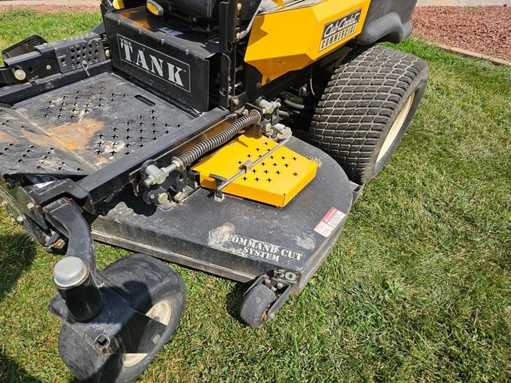 #6889-•-cub-cadet-"-the-tank"-zero-turn-mower-image-10