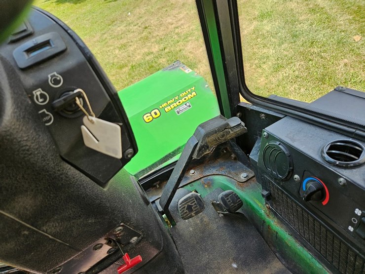 2011-john-deere-1445-image-24